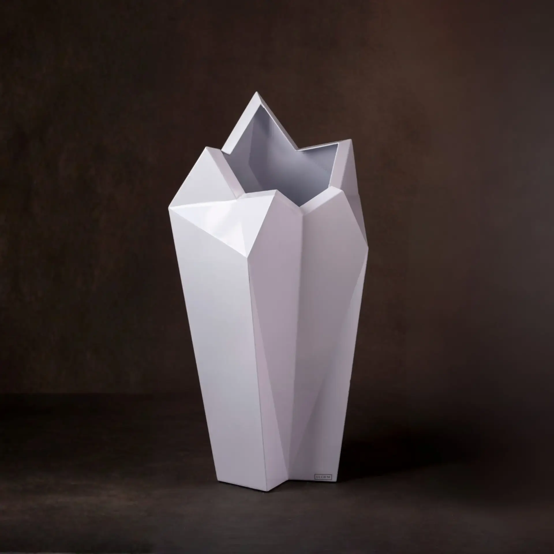 Home | Elgiem Monolith towering premium metal floor planter — Elgiem Elite Collections