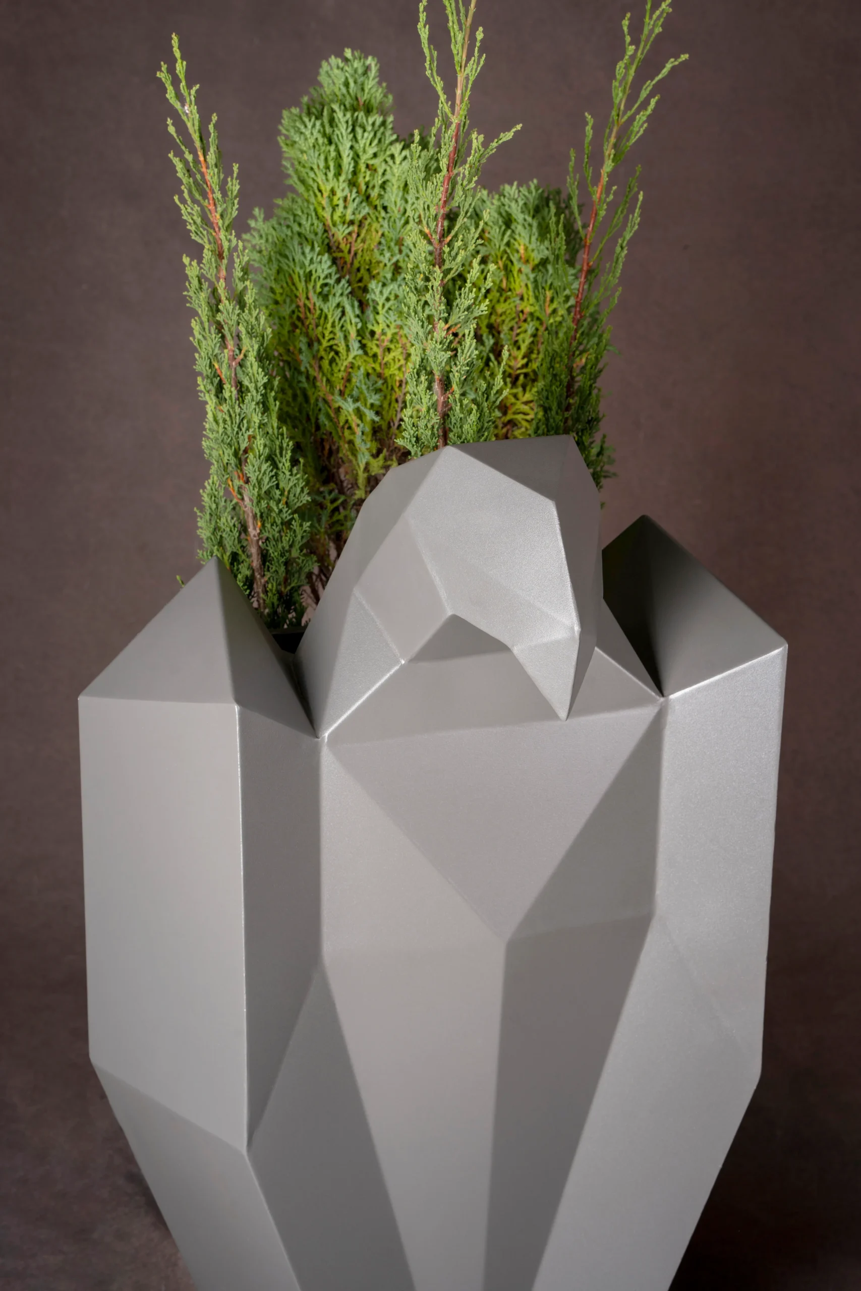 The Grand Eagle majestic sculpted stainless steel planter — Elgiem Elite Collections